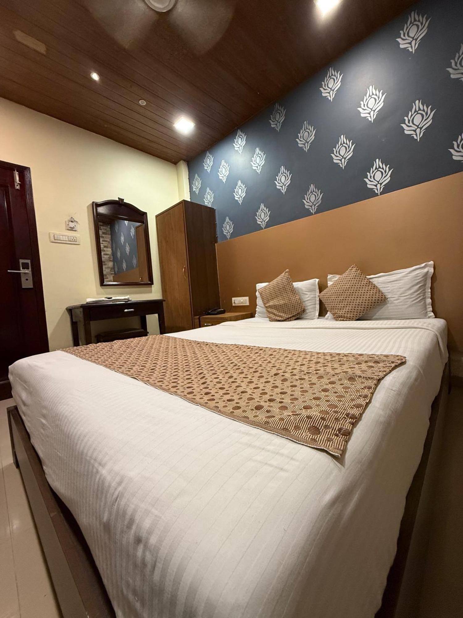 Hotel Gold Coast Mumbai Dış mekan fotoğraf